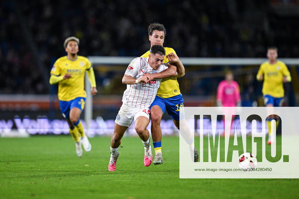 Fussball, 2. Bundesliga, Eintracht Braunschweig - Holstein Kiel, Adrian Kapralik (Holstein Kiel), Max Marie (Eintracht Braunschweig) xRHR-FOTO DEx