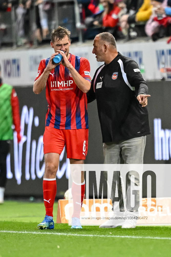 Patrick Mainka (1. FC Heidenheim 1846) und Trainer Frank Schmidt (1. FC Heidenheim 1846) gestikuliert, gestik waehrend des spiels der 2. Bundesliga zwischen 1. FC Heidenheim und 1. FC Kaiserslautern, Voith-Arena am 09. October 2026 in Heidenheim an der Brenz, Deutschland. (Foto von Harry Langer DeFodi Images) +++ Patrick Mainka (1. FC Heidenheim 1846) und Trainer Frank Schmidt (1. FC Heidenheim 1846) gestures during the 2nd Bundesliga match between 1. FC Heidenheim and 1. FC Kaiserslautern at Voith-Arena on October 9, 2026 in Heidenheim an der Brenz, Germany. (Photo by Harry Langer DeFodi Images) DFB DFL REGULATIONS PROHIBIT ANY USE OF PHOTOGRAPHS AS IMAGE SEQUENCES AND OR QUASI-VIDEO. (Photo by Harry Langer DeFodi Images) DFB DFL REGULATIONS PROHIBIT ANY USE OF PHOTOGRAPHS AS IMAGE SEQUENCES AND OR QUASI-VIDEO. -