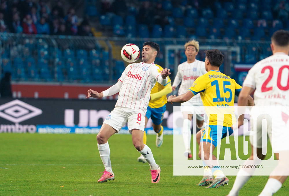 Deutschland: Fussball 2. Bundesliga 2026 2027, 7. Spieltag - Eintracht Braunschweig vs Holstein Kiel - Eintracht-Stadion (Braunschweig): am Ball Guillermo Balzi (Holstein Kiel, 8)