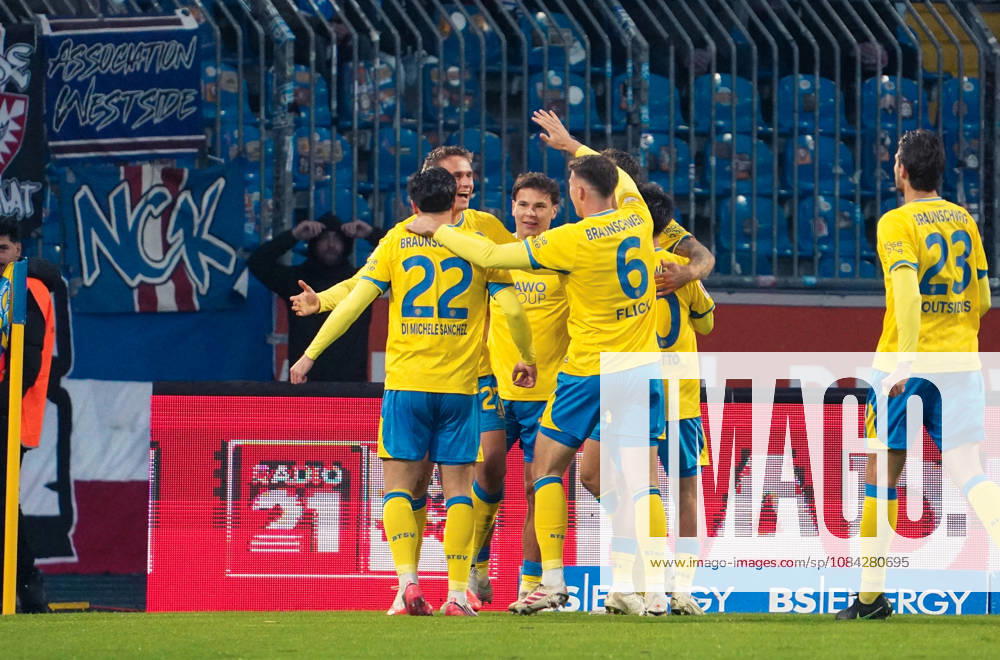 Deutschland: Fussball 2. Bundesliga 2026 2027, 7. Spieltag - Eintracht Braunschweig vs Holstein Kiel - Eintracht-Stadion (Braunschweig): Tor und Torjubel zum Jan Urbich (Eintracht Braunschweig, 27)