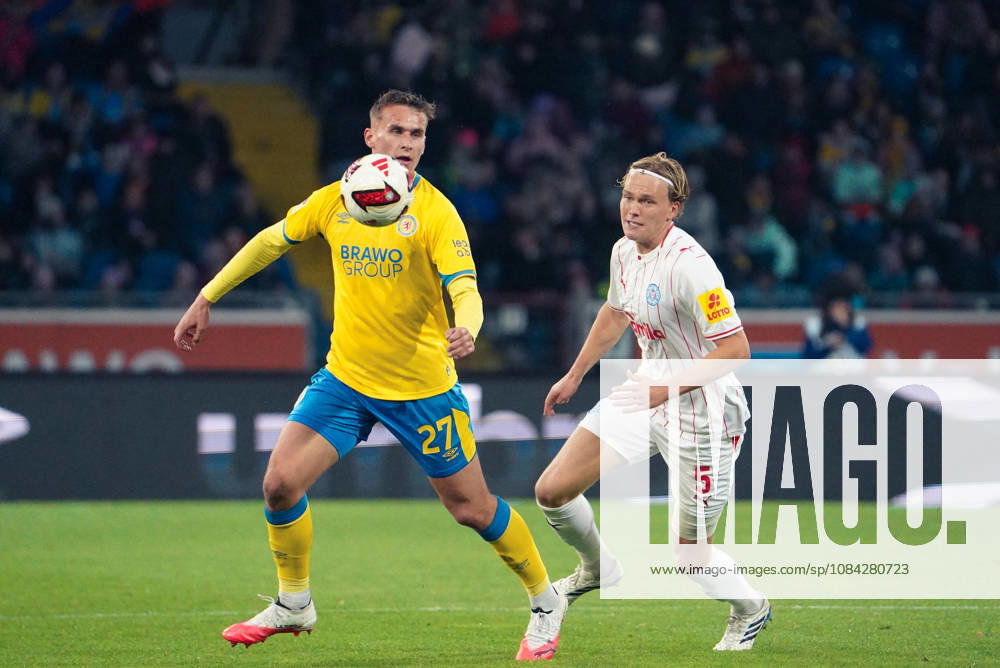 Deutschland: Fussball 2. Bundesliga 2026 2027, 7. Spieltag - Eintracht Braunschweig vs Holstein Kiel - Eintracht-Stadion (Braunschweig): im Zweikampf Jan Urbich (Eintracht Braunschweig, 27) Noah Madsen (Holstein Kiel, 5)