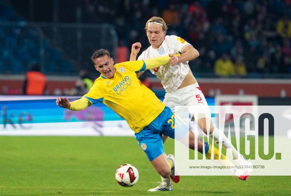 Deutschland: Fussball 2. Bundesliga 2026 2027, 7. Spieltag - Eintracht Braunschweig vs Holstein Kiel - Eintracht-Stadion (Braunschweig): im Zweikampf Jan Urbich (Eintracht Braunschweig, 27) Noah Madsen (Holstein Kiel, 5)