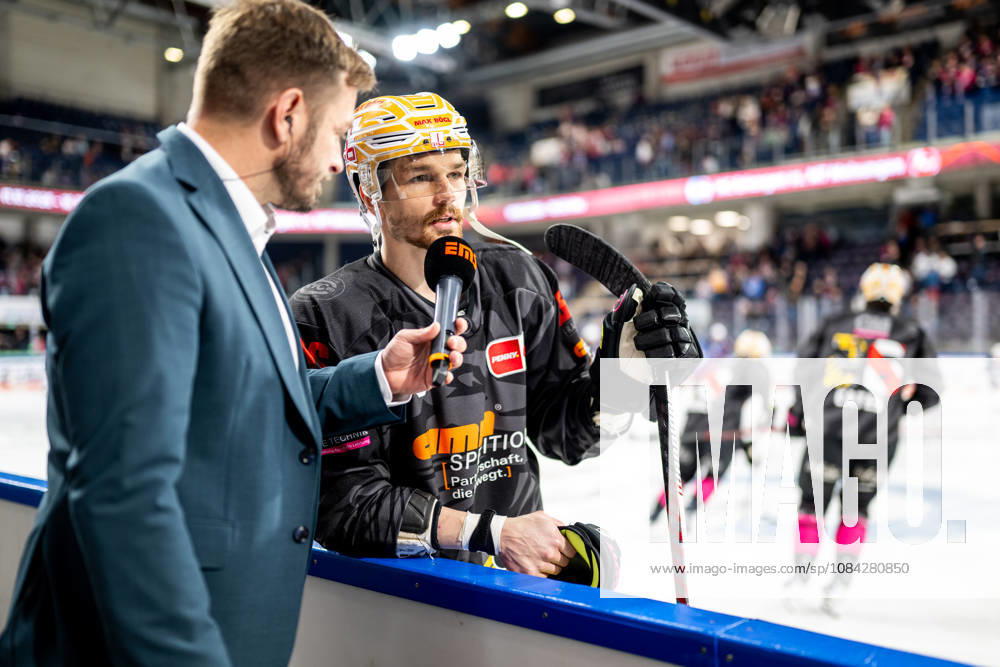 Eishockey - Saison 2026 2027 - Penny DEL - Nürnberg Ice Tigers Icetigers - Adler Mannheim - ThHa - - Jake Ustorf (48, Nürnberg Ice Tigers, NIT ) im Interview mit Christian Rupp (Stadionsprecher, Nürnberg Ice Tigers, NIT )