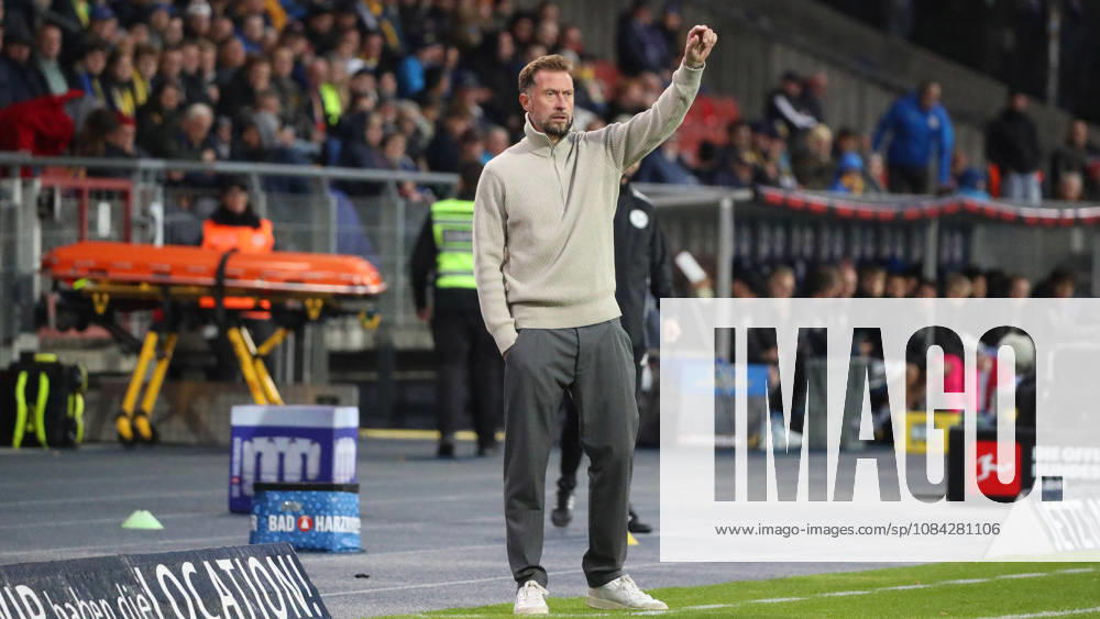 Braunschweig vs Kiel, 2. BL Braunschweig, 09.10.2026, Fußball, Herren, 2. BL, Saison 2026 2027, Eintracht Braunschweig vs. Holstein Kiel: Cheftrainer Lars Kornetka (Eintracht Braunschweig) Stadion an der Hamburger Straße Niedersachsen Deutschland