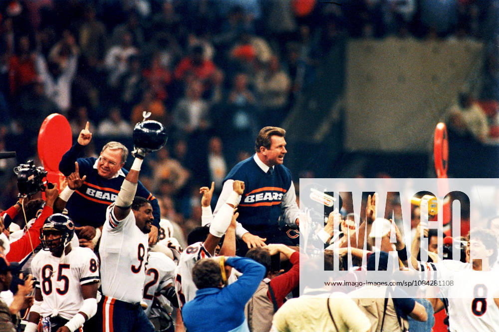 MIKE DITKA, the legendary Chicago Bears coach and player has died at the age of 86. Ditka spent the first 6 seasons of his NFL, American Football Herren, USA career playing with the Chicago Bears and was hired as their head coach in 1982, leading the team to their first and only Super Bowl victory in 1986. FILE PHOTO SHOT ON: January 26, 1986: New Orleans, Louisiana, USA: Chicago Bears head coach MIKE DITKA, center, and defensive coordinator BUDDY RYAN, left, are carried around the field after they defeated New England Patriots 46-10 to win Super Bowl XX in New Orleans. New Orleans USA - ZUMAm67_ 20261009_jes_m67_040