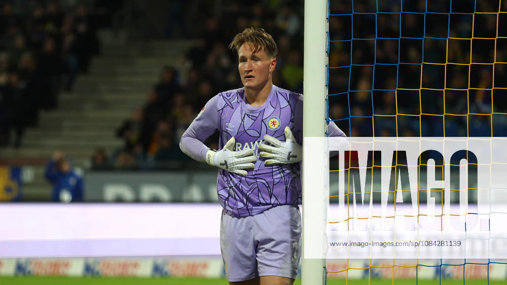 Braunschweig vs Kiel, 2. BL Braunschweig, 09.10.2026, Fußball, Herren, 2. BL, Saison 2026 2027, Eintracht Braunschweig vs. Holstein Kiel: Torwart Ron-Thorben Hoffmann (Eintracht Braunschweig) Stadion an der Hamburger Straße Niedersachsen Deutschland
