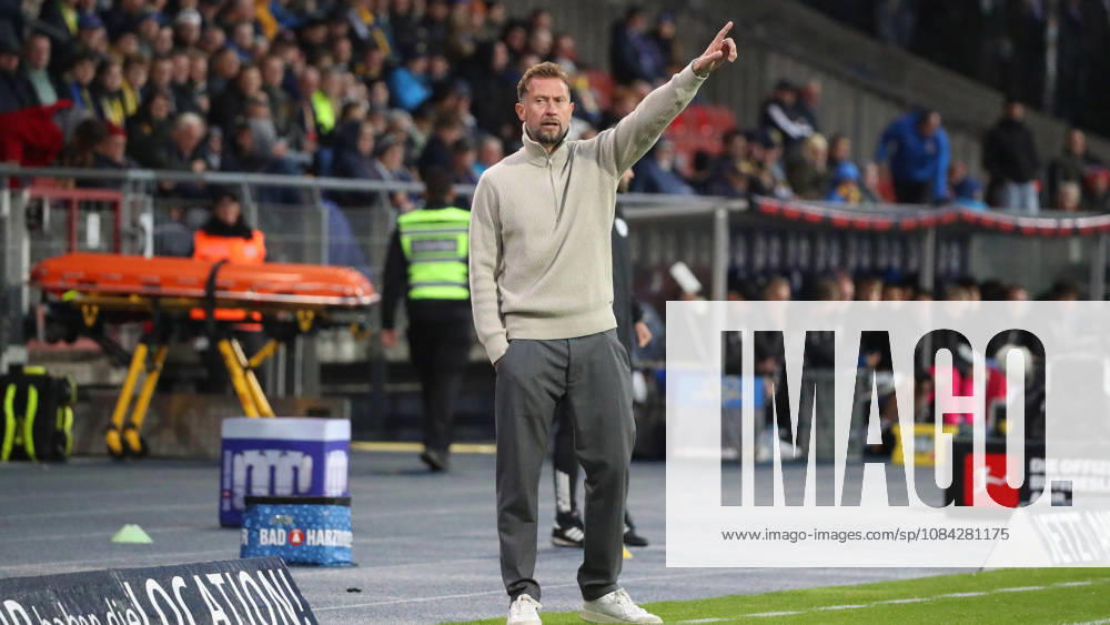 Braunschweig vs Kiel, 2. BL Braunschweig, 09.10.2026, Fußball, Herren, 2. BL, Saison 2026 2027, Eintracht Braunschweig vs. Holstein Kiel: Cheftrainer Lars Kornetka (Eintracht Braunschweig) Stadion an der Hamburger Straße Niedersachsen Deutschland