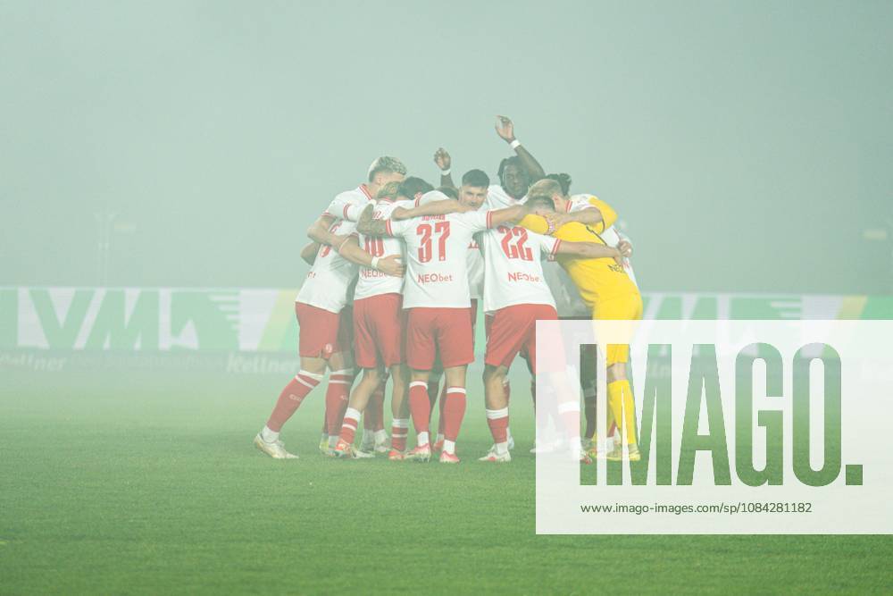 3. Liga, 8. Spieltag, SC Preußen Münster vs. Rot-Weiss Essen im LVM-Preußenstadion. Mannschaft Rot Weiss Essen WICHTIGER HINWEIS: Gemäß den Vorgaben des DFB und der DFL ist es untersagt, in dem Stadion und oder vom Spiel angefertigte Fotoaufnahmen in Form von Sequenzbildern und oder videoähnlichen Fotostrecken zu verwerten bzw. verwerten zu lassen.