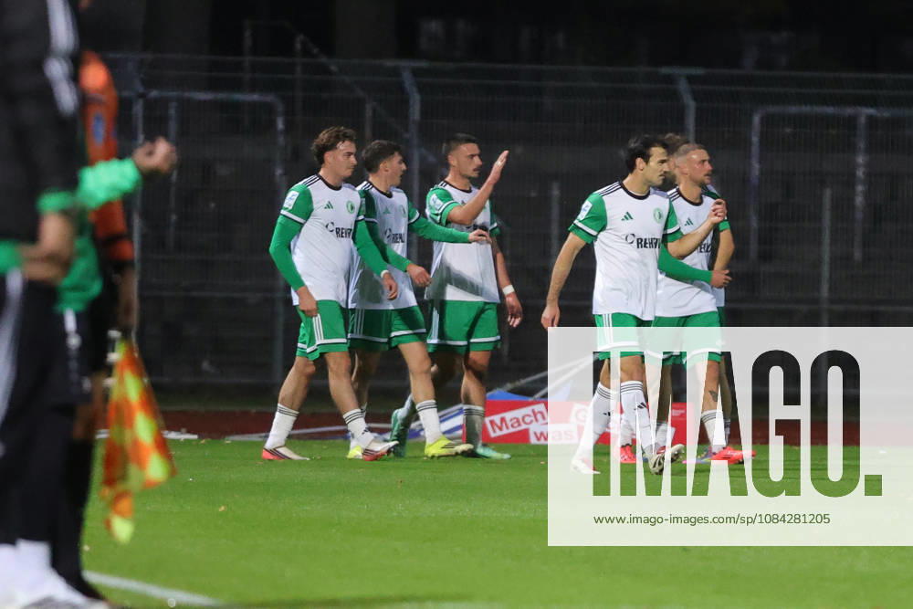 Fußball, Herren, Regionalliga Bayern, Saison 2026 2027, 13. Spieltag: FC Schweinfurt 05 - SC Eltersdorf SC Eltersdorf feiert das 1:0 durch Yannik Jassmann (SC Eltersdorf, 09) Schweinfurt Riedel-Bau-Arena im Sachs-Stadio Bayern Unterfranken Deutschland