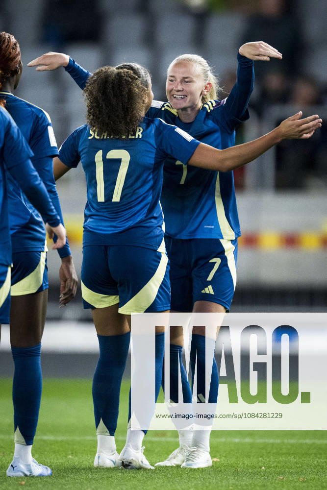 Felicia Schröder and Matilda Vinberg of Sweden celebrates after 0-3 during the FIFA Women s World Cup qualifier play-off football match between Lithuania and Sweden on October 9, 2026 in Kaunas. Photo: Mathias Bergeld BILDBYRAN kod MB MB1418 fotboll football soccer fotball vm-kval kval fifa womens world cup qualifier qualifier playoff lithuania sverige sweden dam bbeng play-off jubel