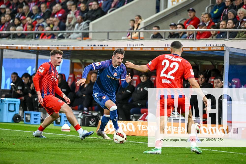 Paul Hennrich (1. FC Heidenheim 1846), Mergim Berisha (1. FC Kaiserslautern) und Oualid Mhamdi (1. FC Heidenheim 1846) im Zweikampf waehrend des spiels der 2. Bundesliga zwischen 1. FC Heidenheim und 1. FC Kaiserslautern, Voith-Arena am 09. October 2026 in Heidenheim an der Brenz, Deutschland. (Foto von Harry Langer DeFodi Images) +++ Paul Hennrich (1. FC Heidenheim 1846), Mergim Berisha (1. FC Kaiserslautern) und Oualid Mhamdi (1. FC Heidenheim 1846) battle for the ball during the 2nd Bundesliga match between 1. FC Heidenheim and 1. FC Kaiserslautern at Voith-Arena on October 9, 2026 in Heidenheim an der Brenz, Germany. (Photo by Harry Langer DeFodi Images) DFB DFL REGULATIONS PROHIBIT ANY USE OF PHOTOGRAPHS AS IMAGE SEQUENCES AND OR QUASI-VIDEO. (Photo by Harry Langer DeFodi Images) DFB DFL REGULATIONS PROHIBIT ANY USE OF PHOTOGRAPHS AS IMAGE SEQUENCES AND OR QUASI-VIDEO. -