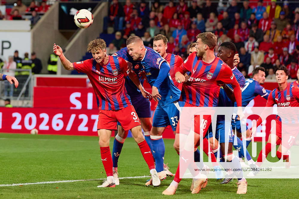 Kopfballduell im Strafraum Jan Schoeppner (1.FC Heidenheim, 03), Jan Elvedi (1. FC Kaiserslautern, 33), Julian Niehues (1.FC Heidenheim, 16), Maxwell Gyamfi (1. FC Kaiserslautern, 04) GER, 1. FC Heidenheim 1846 vs. 1. FC Kaiserslautern, Fussball, 2. Bundesliga, 7. Spieltag, Spielzeit 2026 2027, 09.10.2026 DFL regulations prohibit any use of photographs as image sequences and or quasi-video. GER, 1. FC Heidenheim 1846 vs. 1. FC Kaiserslautern, Fussball, 2. Bundesliga, 7. Spieltag, Spielzeit 2026 2027, 09.10.2026 Heidenheim an der Brenz