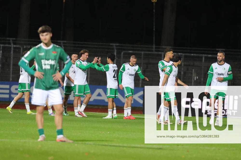 Fußball, Herren, Regionalliga Bayern, Saison 2026 2027, 13. Spieltag: FC Schweinfurt 05 - SC Eltersdorf SC Eltersdorf feiert das 1:0 durch Yannik Jassmann (SC Eltersdorf, 09) Schweinfurt Riedel-Bau-Arena im Sachs-Stadio Bayern Unterfranken Deutschland