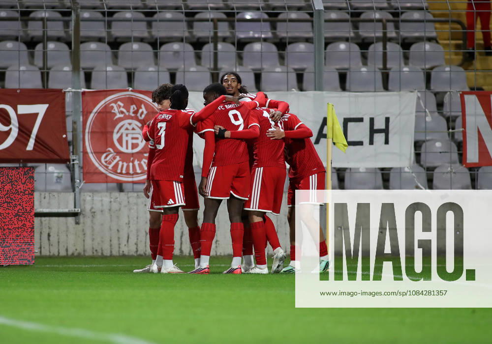 Fussball, Herren, Regionalliga Bayern, Saison 2026 2027, FC Bayern München II - SpVgg Unterhaching, Grünwalder Stadion 1:0 durch Noah Codjo-Evora (FC Bayern München II) Tor, Jubel