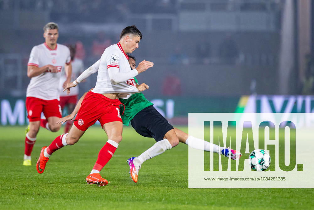 (L-R) Semir Telalovic (Rot-Weiss Essen, 17) im Zweikampf mit Romario Roesch (SC Preussen Muenster, 43) GER, SC Preussen Muenster vs. Rot-Weiss Essen, Fussball, 3. Liga, 8. Spieltag, Spielzeit 2026 2027, 09.10.2026 DFL Regulations prohibit any use of photographers as image sequences and or quasi-video. GER, SC Preussen Muenster vs. Rot-Weiss Essen, Fussball, 3. Liga, 8. Spieltag, Spielzeit 2026 2027, 09.10.2026 Muenster