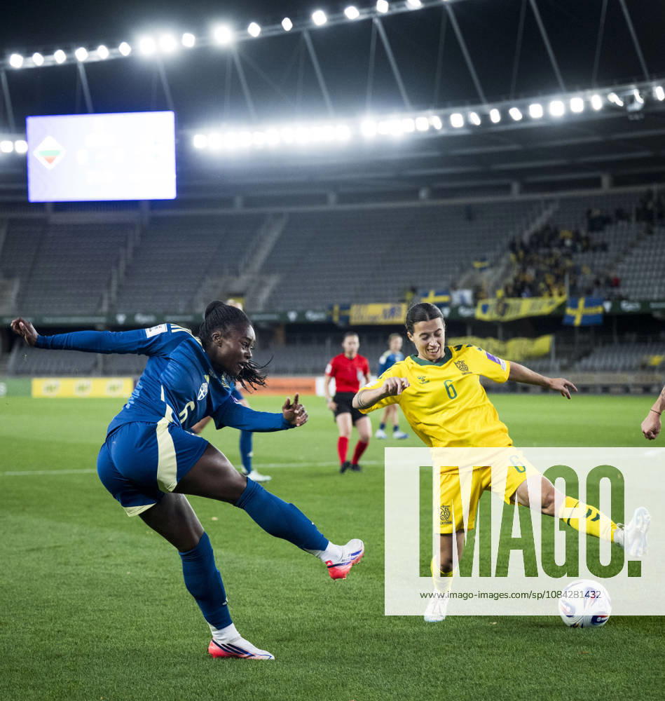 Monica Jusu Bah of Sweden and Tereza Romanovskaja of Lithuania during the FIFA Women s World Cup qualifier play-off football match between Lithuania and Sweden on October 9, 2026 in Kaunas. Photo: Mathias Bergeld BILDBYRAN kod MB MB1418 fotboll football soccer fotball vm-kval kval fifa womens world cup qualifier qualifier playoff lithuania sverige sweden dam bbeng play-off