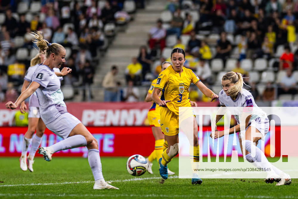 Frida Maanum of Norway scores the 0-2 goal during the FIFA Women s World Cup Qualifier football match between Romania and Norway on October 9, 2026 in Bucharest. Photo: Marius Simensen BILDBYRAN COP 238 bbeng dam FIFA World Cup, WM, Weltmeisterschaft, Fussball qualifiers football fotball fotboll landskamp norge norway romania soccer vm kvalik vm-kvalifisering kvinner
