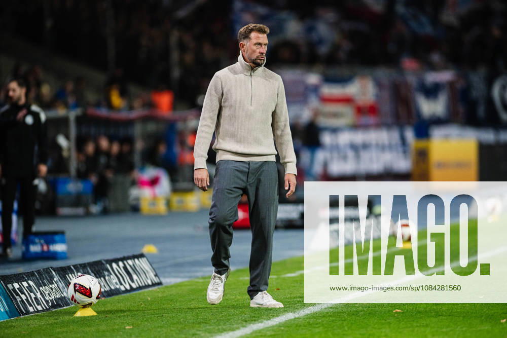 2. Bundesliga: Eintracht Braunschweig vs. Holstein Kiel, 09.10.2026 Lars Kornetka (Trainer Eintracht Braunschweig); Fußball, 2. Bundesliga, 7. Spieltag: Eintracht Braunschweig vs. Holstein Kiel am 09.10.2026 im Eintracht-Stadion, Braunschweig DFL REGULATIONS PROHIBIT ANY USE OF PHOTOGRAPHS AS IMAGE SEQUENCES AND OR QUASI-VIDEO.
