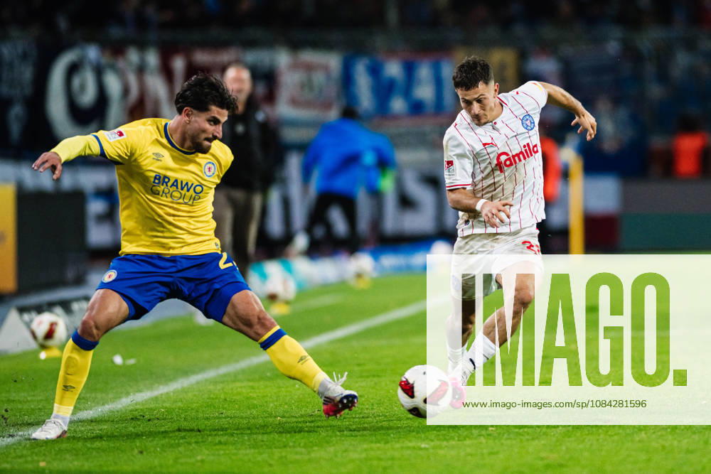 2. Bundesliga: Eintracht Braunschweig vs. Holstein Kiel, 09.10.2026 Adrian Kapralik (Holstein Kiel, 20) gegen Fabio Di Michele Sanchez (Eintracht Braunschweig, 22); Fußball, 2. Bundesliga, 7. Spieltag: Eintracht Braunschweig vs. Holstein Kiel am 09.10.2026 im Eintracht-Stadion, Braunschweig DFL REGULATIONS PROHIBIT ANY USE OF PHOTOGRAPHS AS IMAGE SEQUENCES AND OR QUASI-VIDEO.