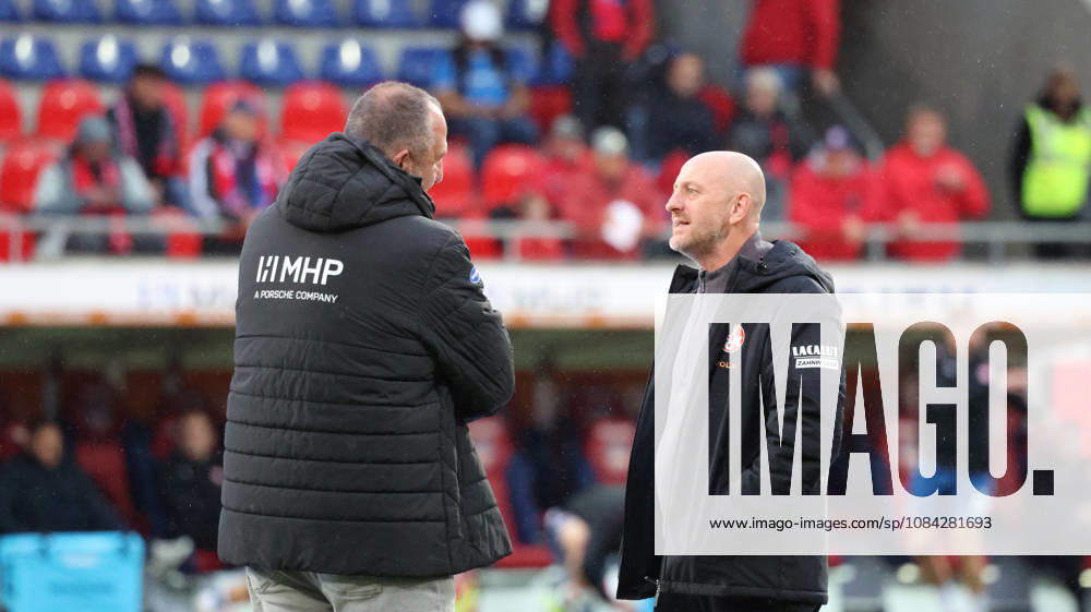 Fussball 2.Bundesliga, 1.FC Heidenheim - 1.FC Kaiserslautern v.l. Frank Schmidt Trainer (1FC Heidenheim 1846) Torsten Lieberknecht Trainer (1.FC Kaiserslautern) Heidenheim