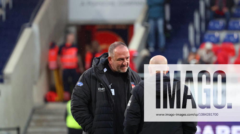 Fussball 2.Bundesliga, 1.FC Heidenheim - 1.FC Kaiserslautern v.l. Frank Schmidt Trainer (1FC Heidenheim 1846) Torsten Lieberknecht Trainer (1.FC Kaiserslautern) Heidenheim