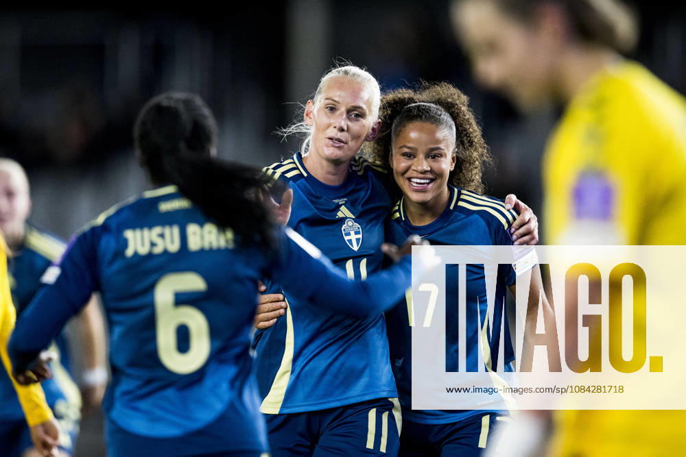 Stina Blackstenius and Felicia Schröder of Sweden celebrates after 0-4 during the FIFA Women s World Cup qualifier play-off football match between Lithuania and Sweden on October 9, 2026 in Kaunas. Photo: Mathias Bergeld BILDBYRAN kod MB MB1418 fotboll football soccer fotball vm-kval kval fifa womens world cup qualifier qualifier playoff lithuania sverige sweden dam bbeng play-off jubel