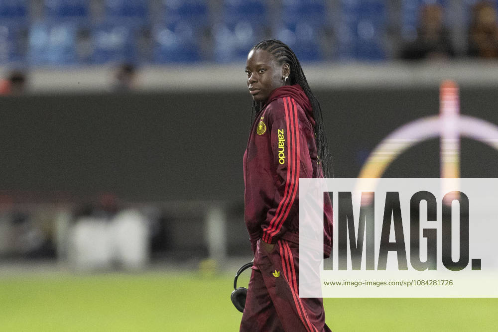 GER, Karlsruhe, football, womens football, International Friendly, Länderspiel, Nationalmannschaft Germany vs. Australia in the picture f.l.: Nicole Anyomi (Germany 08), during her pitch walk prior the match 09.10.2026, BBBank Wildpark Karlsruhe DFB REGULATIONS PROHIBIT ANY USE OF PHOTOGRAPHS AS IMAGE SEQUENCES AND OR QUASI-VIDEO, Karlsruhe BBBank Wildpark Baden-Wuerttemberg Germany