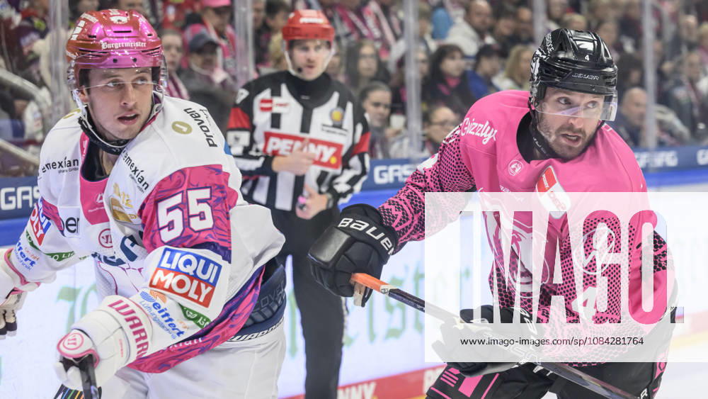 Im Bild v.l.: Jean-Luc Foudy (Eisbären Berlin 55), Keaton Thompson (Grizzlys Wolfsburg 04), Zweikampf, Action, Kampf, kaempft um den Puck, GER, Berlin, Eishockey, DEL 1, Eisbaeren Berlin vs Grizzlys Wolfsburg, in der Uber Arena, 09.10.2026,