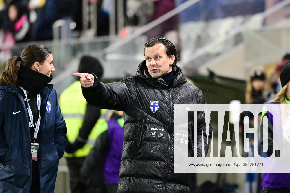 LKS 20261009 Head coach Marko Saloranta of Finland during the women s World Cup European Qualifying play-off round first leg football match between Finland and Serbia in Tampere, Finland, on October 9, 2026, ahead of the 2027 FIFA Women s World Cup. - ANSSI TAKALA Tampere Finland D4jJYEhitAE