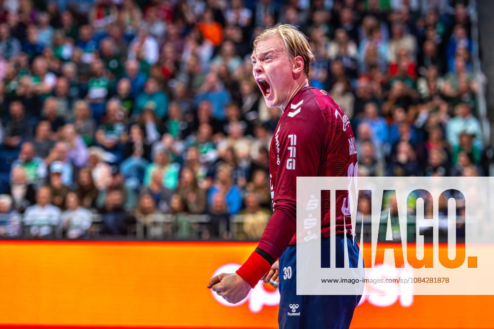 Simon Möller (SG Flensburg-Handewitt, Nr. 30) (v.l.), TSV Hannover-Burgdorf (grün) gegen SG Flensburg-Handewitt (blau) am 8. Spieltag der Saison 2026 2027 in der Opel Handball-Bundesliga (09.10.2026, ZAG Arena (Hannover, GER),