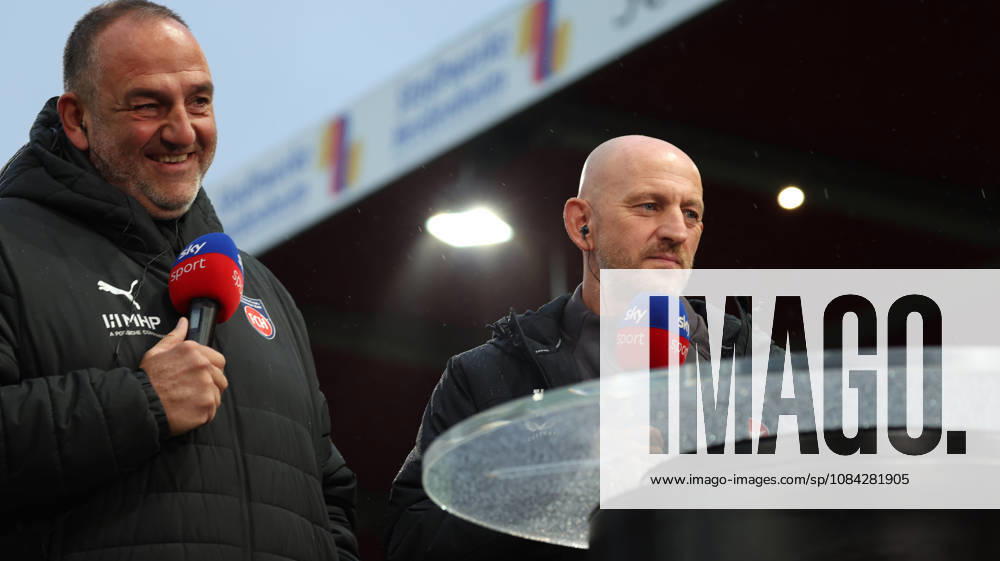 Fussball 2.Bundesliga, 1.FC Heidenheim - 1.FC Kaiserslautern v.l. Frank Schmidt Trainer (1FC Heidenheim 1846) Torsten Lieberknecht Trainer (1.FC Kaiserslautern) bei SKY Heidenheim