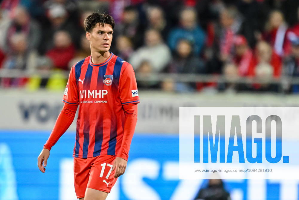 Mathias Honsak (1. FC Heidenheim 1846) Schaut waehrend des spiels der 2. Bundesliga zwischen 1. FC Heidenheim und 1. FC Kaiserslautern, Voith-Arena am 09. October 2026 in Heidenheim an der Brenz, Deutschland. (Foto von Harry Langer DeFodi Images) +++ Mathias Honsak (1. FC Heidenheim 1846) Looks on during the 2nd Bundesliga match between 1. FC Heidenheim and 1. FC Kaiserslautern at Voith-Arena on October 9, 2026 in Heidenheim an der Brenz, Germany. (Photo by Harry Langer DeFodi Images) DFB DFL REGULATIONS PROHIBIT ANY USE OF PHOTOGRAPHS AS IMAGE SEQUENCES AND OR QUASI-VIDEO. (Photo by Harry Langer DeFodi Images) DFB DFL REGULATIONS PROHIBIT ANY USE OF PHOTOGRAPHS AS IMAGE SEQUENCES AND OR QUASI-VIDEO. -