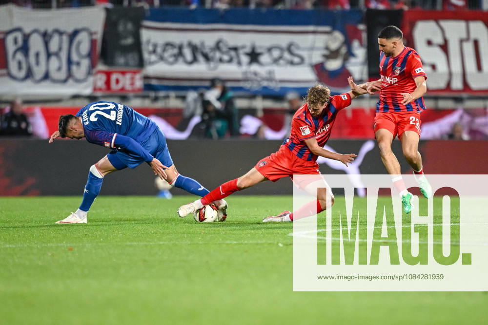 Mergim Berisha (1. FC Kaiserslautern), Jan Schoeppner (1. FC Heidenheim 1846) und Oualid Mhamdi (1. FC Heidenheim 1846) im Zweikampf waehrend des spiels der 2. Bundesliga zwischen 1. FC Heidenheim und 1. FC Kaiserslautern, Voith-Arena am 09. October 2026 in Heidenheim an der Brenz, Deutschland. (Foto von Harry Langer DeFodi Images) +++ Mergim Berisha (1. FC Kaiserslautern), Jan Schoeppner (1. FC Heidenheim 1846) und Oualid Mhamdi (1. FC Heidenheim 1846) battle for the ball during the 2nd Bundesliga match between 1. FC Heidenheim and 1. FC Kaiserslautern at Voith-Arena on October 9, 2026 in Heidenheim an der Brenz, Germany. (Photo by Harry Langer DeFodi Images) DFB DFL REGULATIONS PROHIBIT ANY USE OF PHOTOGRAPHS AS IMAGE SEQUENCES AND OR QUASI-VIDEO. (Photo by Harry Langer DeFodi Images) DFB DFL REGULATIONS PROHIBIT ANY USE OF PHOTOGRAPHS AS IMAGE SEQUENCES AND OR QUASI-VIDEO. -