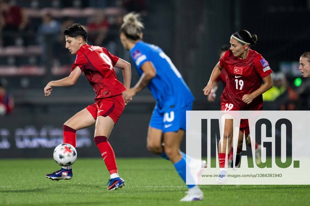 Turkiye v Slovenia - 2027 FIFA Women’s World Cup European Qualifiers ISTANBUL, TURKIYE - OCTOBER 9: Kader Hancar (L) of Turkiye in action during the 2027 FIFA Women’s World Cup European qualifiers play-off first-leg match between Turkiye and Slovenia at Pendik Stadium in Istanbul, Turkiye, on October 9, 2026. Didem Mente Anadolu Istanbul Turkey. Editorial use only. Please get in touch for any other usage.