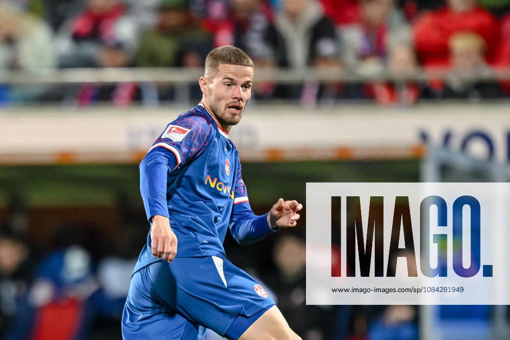 Jan Elvedi (1. FC Kaiserslautern) Schaut waehrend des spiels der 2. Bundesliga zwischen 1. FC Heidenheim und 1. FC Kaiserslautern, Voith-Arena am 09. October 2026 in Heidenheim an der Brenz, Deutschland. (Foto von Harry Langer DeFodi Images) +++ Jan Elvedi (1. FC Kaiserslautern) Looks on during the 2nd Bundesliga match between 1. FC Heidenheim and 1. FC Kaiserslautern at Voith-Arena on October 9, 2026 in Heidenheim an der Brenz, Germany. (Photo by Harry Langer DeFodi Images) DFB DFL REGULATIONS PROHIBIT ANY USE OF PHOTOGRAPHS AS IMAGE SEQUENCES AND OR QUASI-VIDEO. (Photo by Harry Langer DeFodi Images) DFB DFL REGULATIONS PROHIBIT ANY USE OF PHOTOGRAPHS AS IMAGE SEQUENCES AND OR QUASI-VIDEO. -