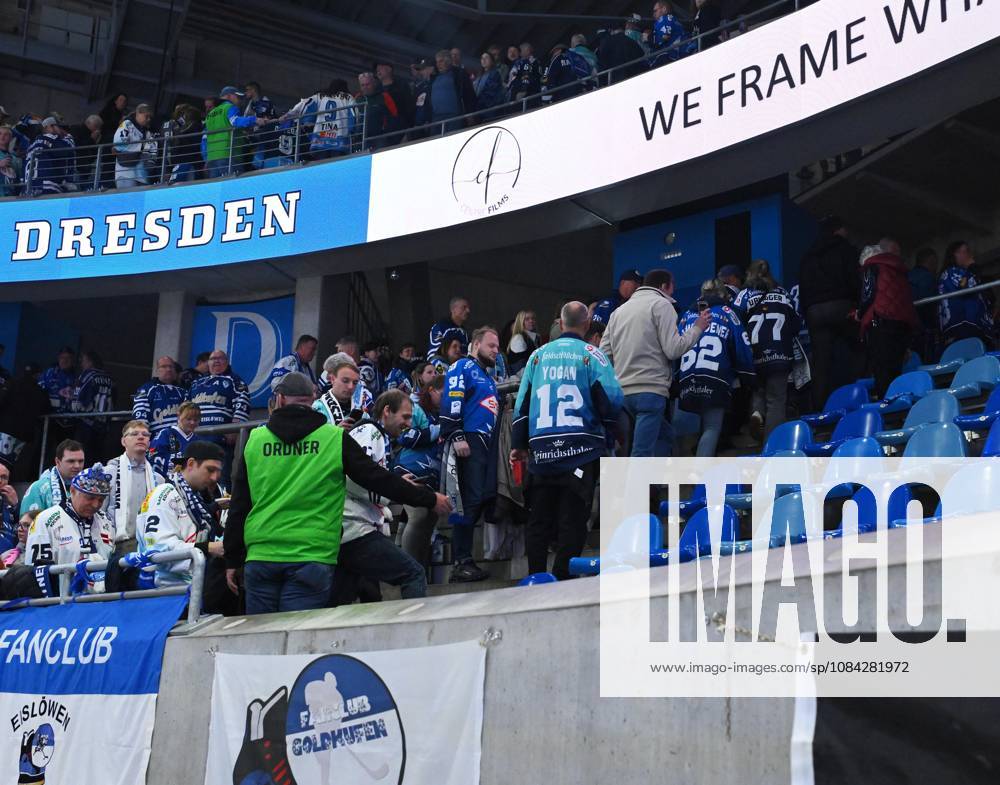 Räumung der Eishalle nach Alarm, technischer Notfall, alle müssen aus der Halle, Dresdner Eislöwen gegen Blue Devils Weiden, Eishockey, Dresden, Eisloewen, DEL2, DEL 2, 2. Liga, Saison 2026 2027, Eishalle JOYNEXT Arena im Ostragehege, 09.10.2026,