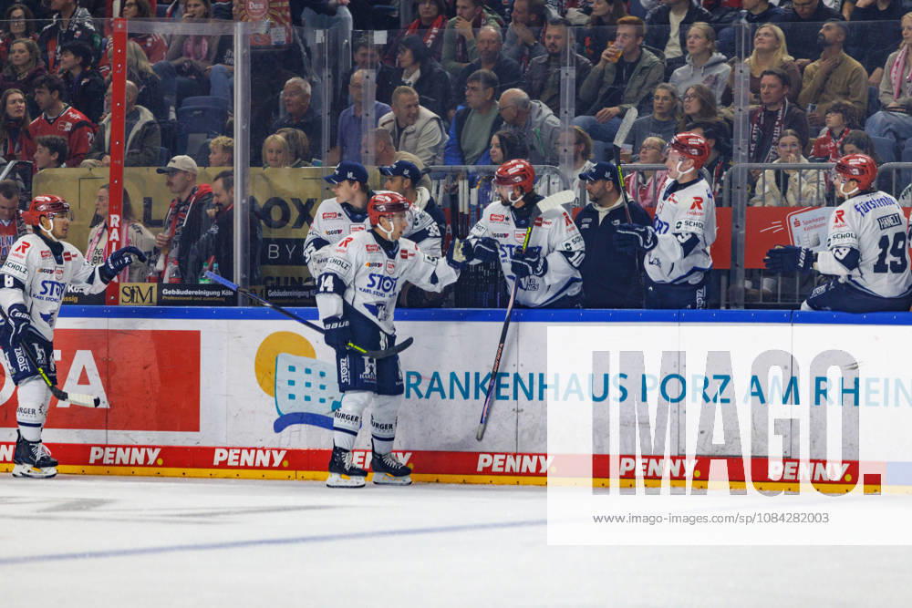 COLONGE, GERMANY - 9 OCTOBER 2026: Image shows the celebration of the first goal for Schwenninger Wild Wings during PENNY DEL 2026 27 Regular Season, Matchday 7: Kölner Haie vs Schwenninger Wild Wings at LANXESS arena on 9 10 2026 in Colonge, Germany. Germany