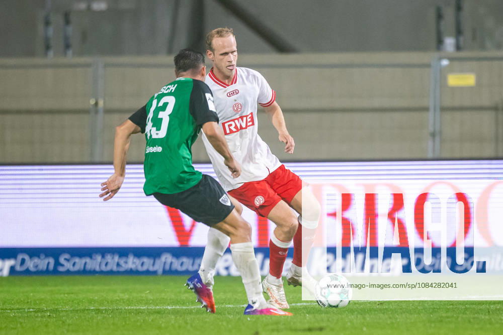 (L-R) Romario Roesch (SC Preussen Muenster, 43) im Zweikampf mit Lucas Brumme (Rot-Weiss Essen, 14) GER, SC Preussen Muenster vs. Rot-Weiss Essen, Fussball, 3. Liga, 8. Spieltag, Spielzeit 2026 2027, 09.10.2026 DFL Regulations prohibit any use of photographers as image sequences and or quasi-video. GER, SC Preussen Muenster vs. Rot-Weiss Essen, Fussball, 3. Liga, 8. Spieltag, Spielzeit 2026 2027, 09.10.2026 Muenster
