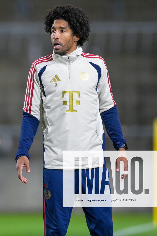 Trainer Costa Santos Dante (FC Bayern Muenchen) Einzelbild, Aktion, Action, 09.10.2026, München (Deutschland), Fussball, Regionalliga Bayern, FC Bayern München II - SpVgg Unterhaching
