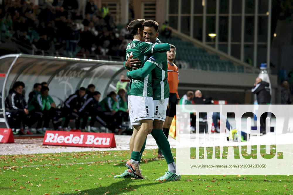 Herren, Fussball, Saison 2026 2027, Regionalliga Bayern, 13. Spieltag: 1. FC Schweinfurt 1905 - SC Eltersdorf Torjubel nach dem 1:1, Lauris Bausenwein ( 21, 1. FC Schweinfurt 1905) und Michael Dellinger ( 10, 1. FC Schweinfurt 1905) Schweinfurt Sachs-Stadion Bayern Deutschland