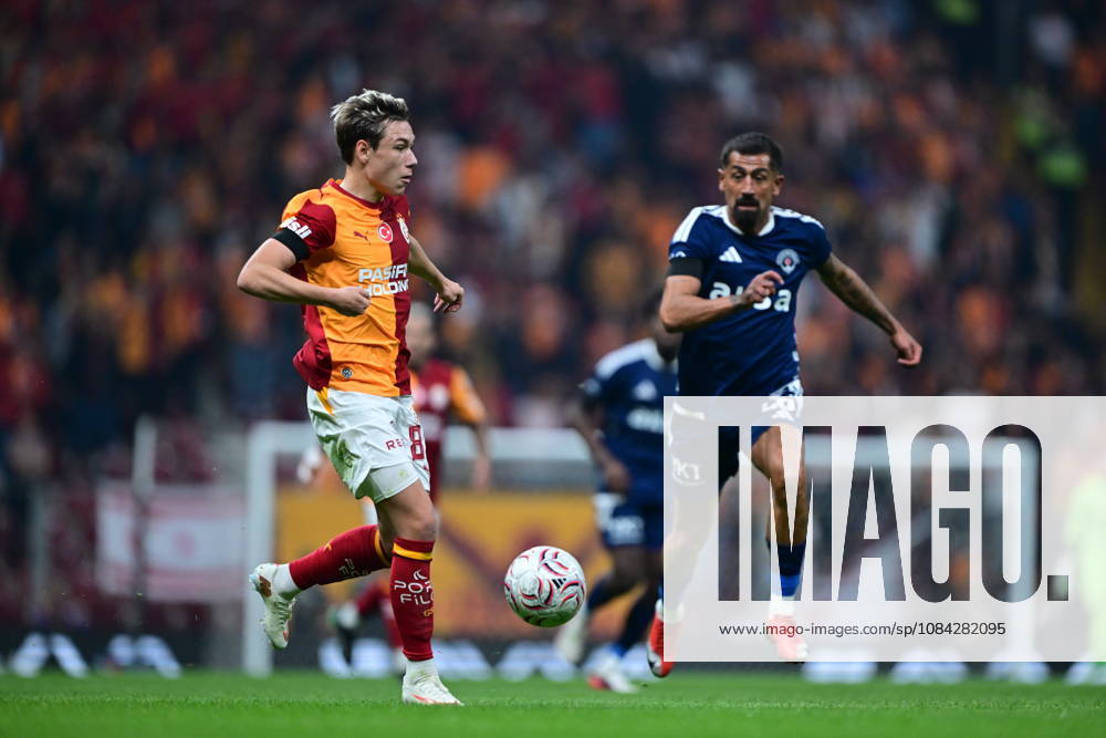 Galatasaray v Kasimpasa - Turkish Super Lig ISTANBUL, TURKIYE - OCTOBER 09: Aleksey Berbatov (83) of Galatasaray in action against Kerem Demirbay (R) of Kasimpasa during the Turkish Super Lig match week 7 between Galatasaray and Kasimpasa at RAMS Park in Istanbul, Turkiye on October 09, 2026. Abdulhamid Hosbas Anadolu Istanbul Turkey. Editorial use only. Please get in touch for any other usage.
