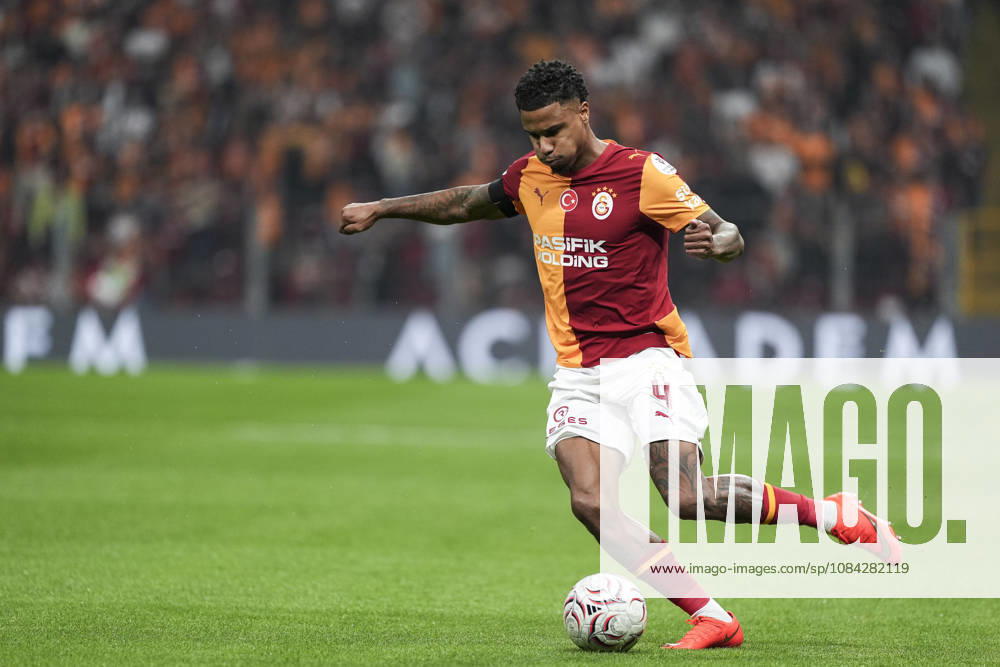 Galatasaray v Kasimpasa - Turkish Super Lig ISTANBUL, TURKIYE - OCTOBER 09: Ismail Jakobs of Galatasaray competes during the Turkish Super Lig match week 7 between Galatasaray and Kasimpasa at RAMS Park in Istanbul, Turkiye on October 09, 2026. Arife Karakum Anadolu Istanbul Turkey. Editorial use only. Please get in touch for any other usage.
