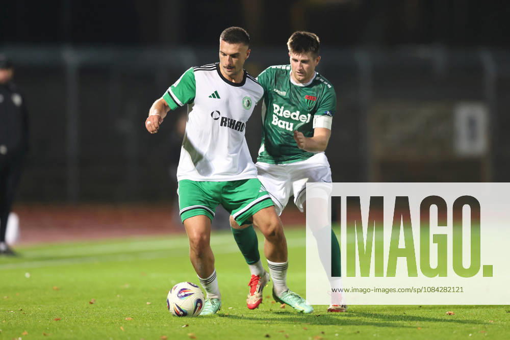 Herren, Fussball, Saison 2026 2027, Regionalliga Bayern, 13. Spieltag: 1. FC Schweinfurt 1905 - SC Eltersdorf Yannik Jassmann ( 9, SC Eltersdorf) und Kevin Fery ( 15, 1. FC Schweinfurt 1905) Schweinfurt Sachs-Stadion Bayern Deutschland
