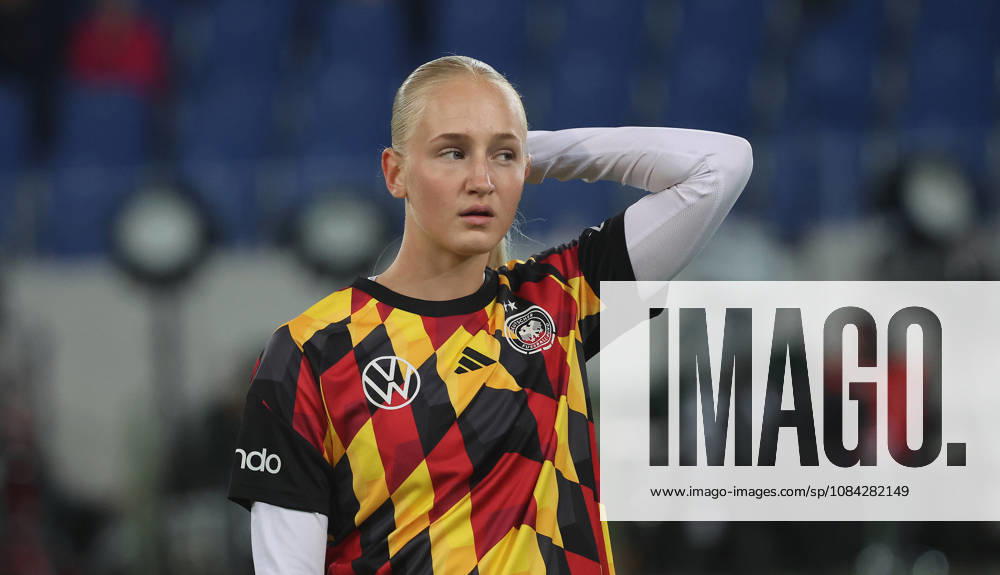 Karlsruhe , Fußball Länderspiel Frauen Deutschland vs. Australien , Luzie Zähringer ( GER )