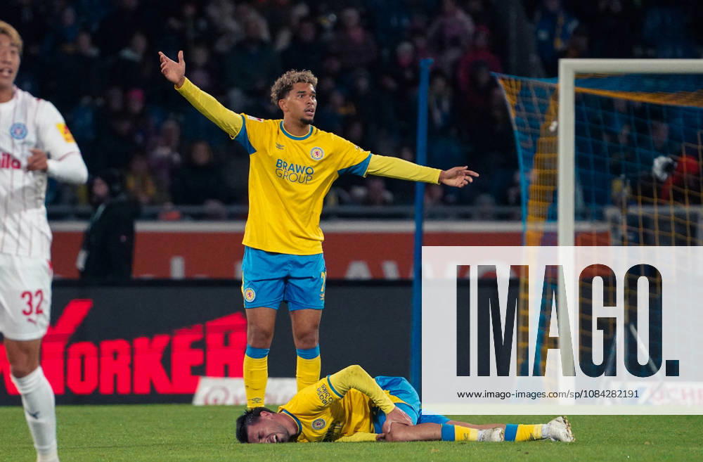Deutschland: Fussball 2. Bundesliga 2026 2027, 7. Spieltag - Eintracht Braunschweig vs Holstein Kiel - Eintracht-Stadion (Braunschweig): Verletzung des Spielers Samuele Di Benedetto (Eintracht Braunschweig, 10)