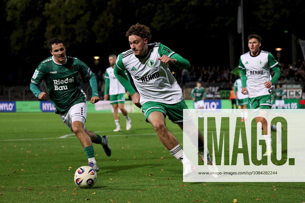 Herren, Fussball, Saison 2026 2027, Regionalliga Bayern, 13. Spieltag: 1. FC Schweinfurt 1905 - SC Eltersdorf Korbinian Stütz ( 4, SC Eltersdorf) und Nils Benedikt Piwernetz ( 19, 1. FC Schweinfurt 1905) Schweinfurt Sachs-Stadion Bayern Deutschland