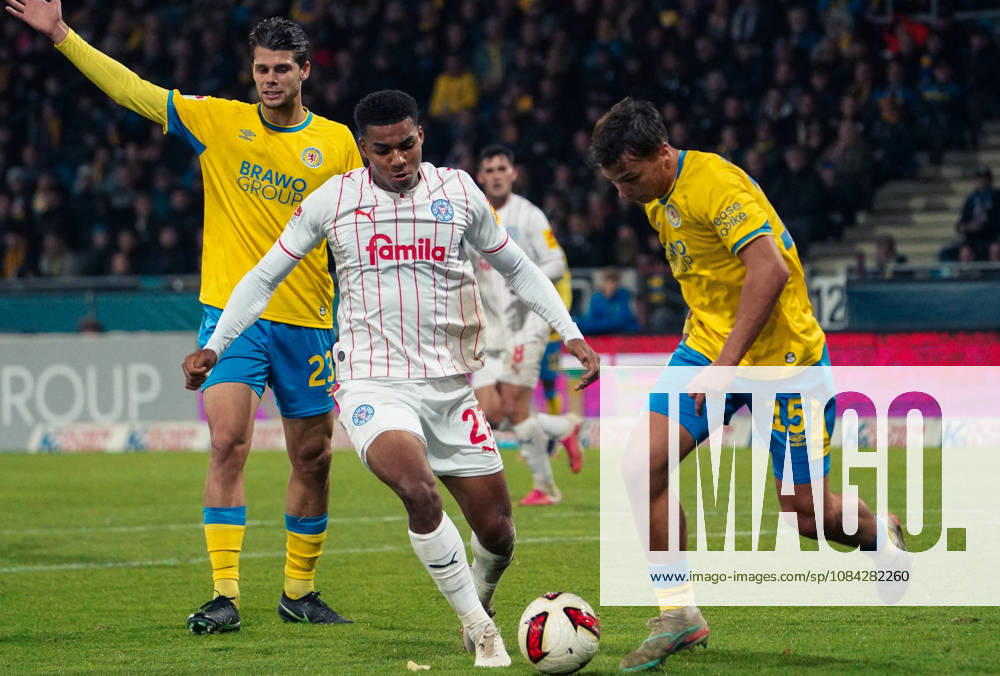 Deutschland: Fussball 2. Bundesliga 2026 2027, 7. Spieltag - Eintracht Braunschweig vs Holstein Kiel - Eintracht-Stadion (Braunschweig): im Zweikampf Max Marie (Eintracht Braunschweig, 15) Ikem Ugoh (Holstein Kiel, 27)
