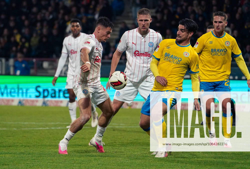 Deutschland: Fussball 2. Bundesliga 2026 2027, 7. Spieltag - Eintracht Braunschweig vs Holstein Kiel - Eintracht-Stadion (Braunschweig): Torchance Adrian Kapralik Adrian Kapralik (Holstein Kiel, 20)