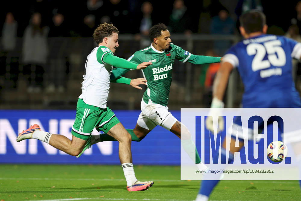 Herren, Fussball, Saison 2026 2027, Regionalliga Bayern, 13. Spieltag: 1. FC Schweinfurt 1905 - SC Eltersdorf Korbinian Stütz ( 4, SC Eltersdorf) und Michael Dellinger ( 10, 1. FC Schweinfurt 1905) Schweinfurt Sachs-Stadion Bayern Deutschland
