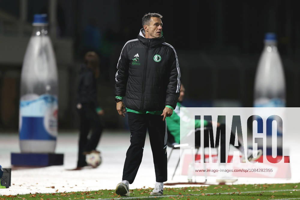 Herren, Fussball, Saison 2026 2027, Regionalliga Bayern, 13. Spieltag: 1. FC Schweinfurt 1905 - SC Eltersdorf Bernd Eigner (Cheftrainer, SC Eltersdorf) Schweinfurt Sachs-Stadion Bayern Deutschland